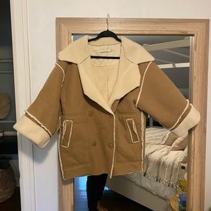 7115 By Szeki New York Sherpa lined Cape